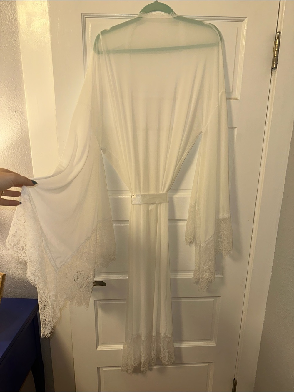 White Lace Robe - Picture 6 of 6